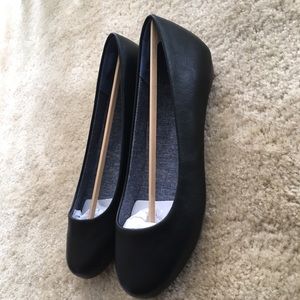 Dr. Scholl’s Black flats w/ cushioned footbed, 9W